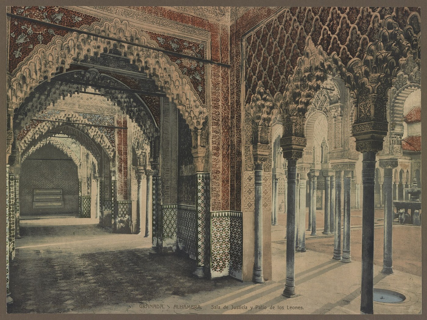 L'Alhambra, cour des Lions - photochrome, Grenade, vers 1895