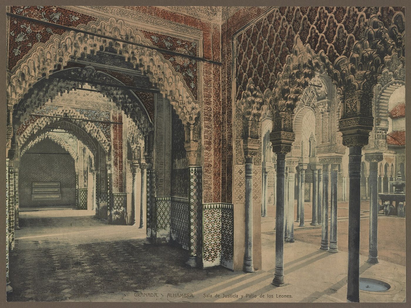 L’Alhambra de Grenade, cour des Lions - photochrome, v. 1900
