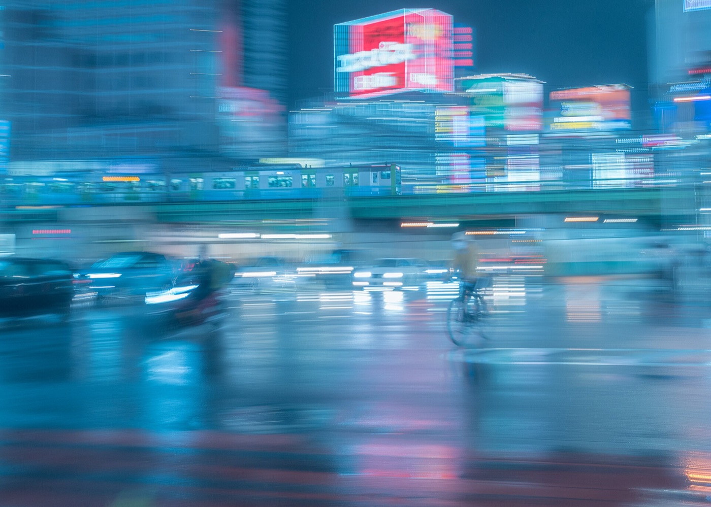 Shinjuku sous la pluie, un soir de néons - Tokyo