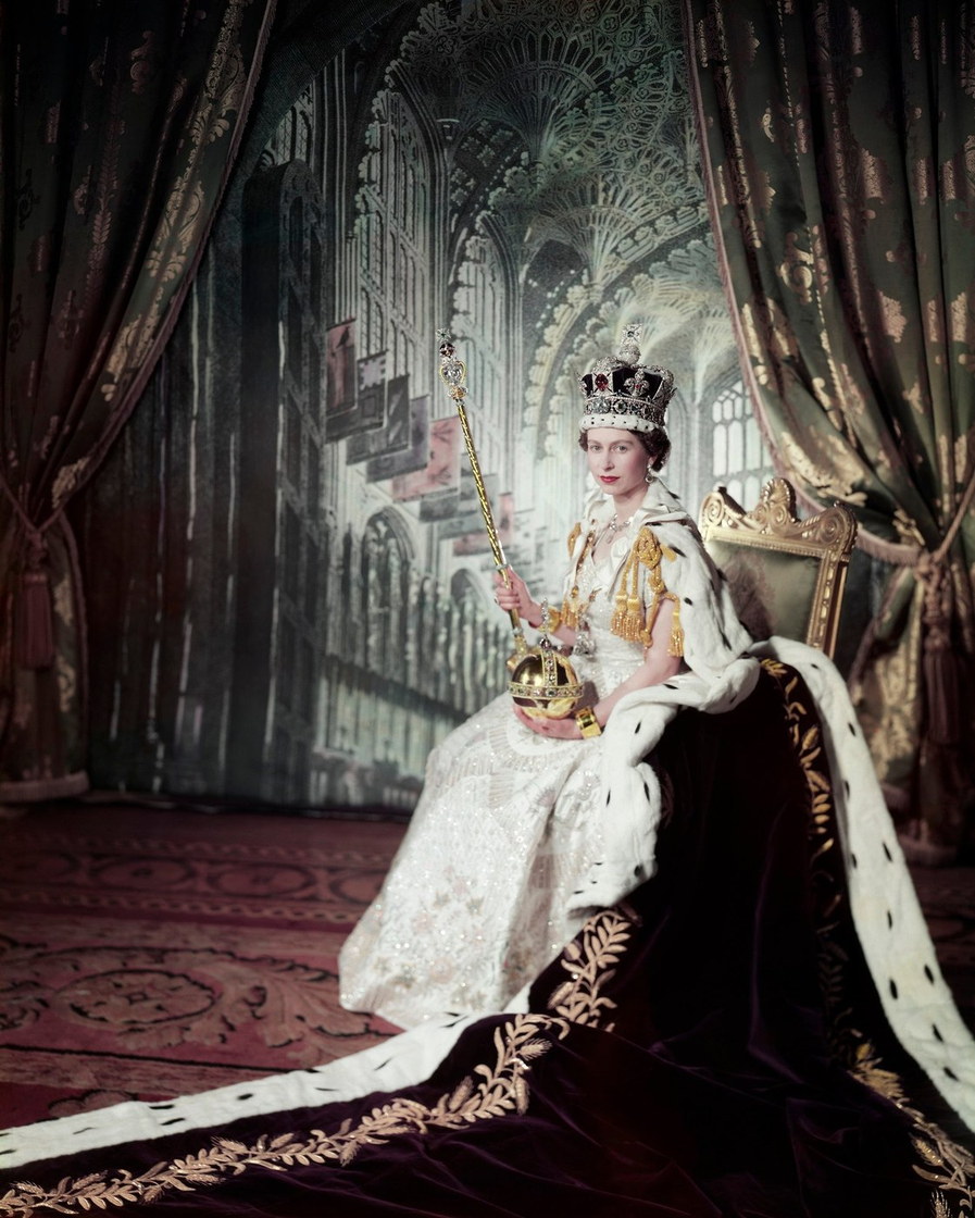 Élisabeth II le jour de son couronnement - Cecil Beaton, 1953
