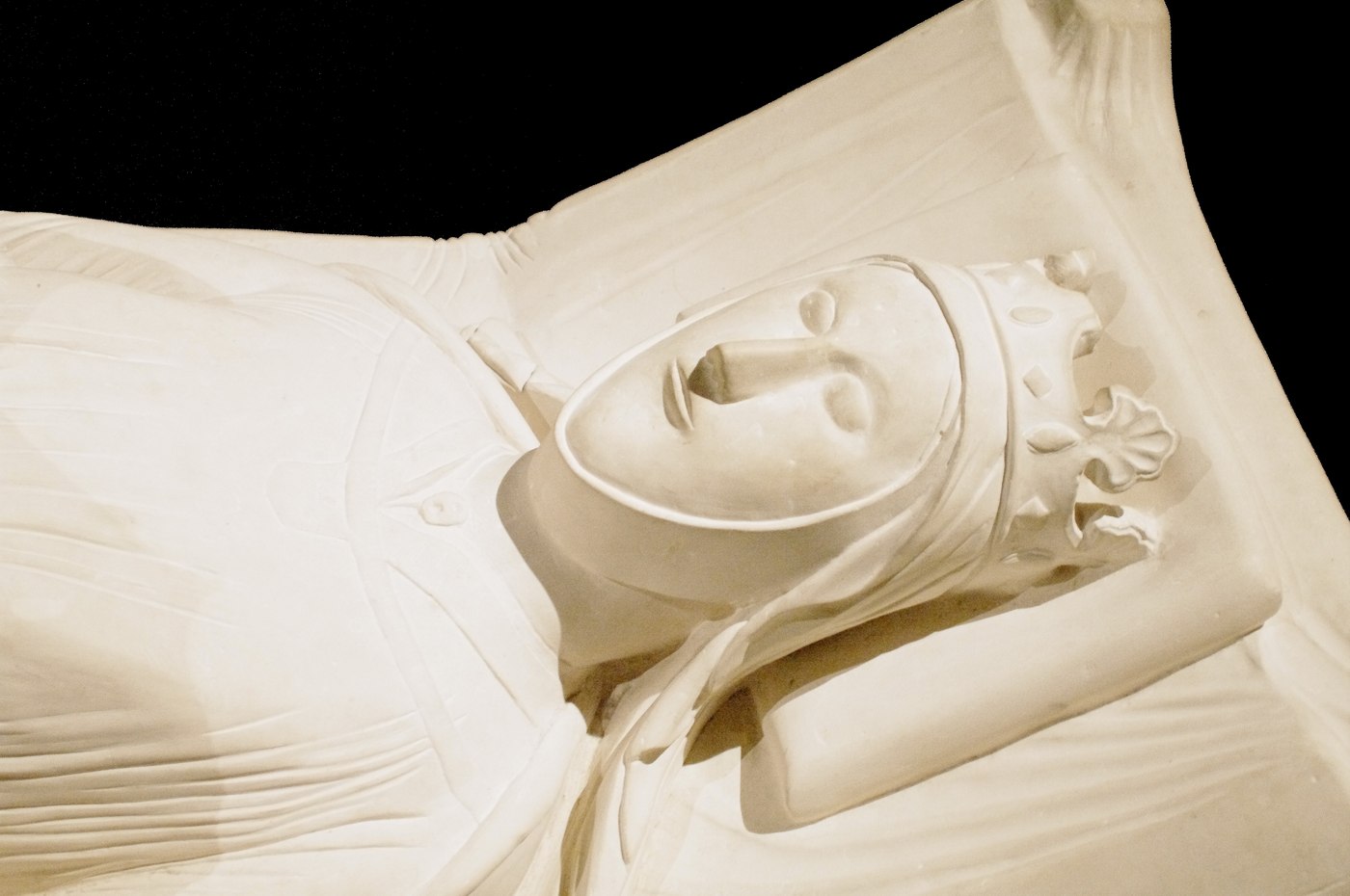 Gisant d’Aliénor d’Aquitaine, d’après le tombeau de Fontevraud, vers 1210