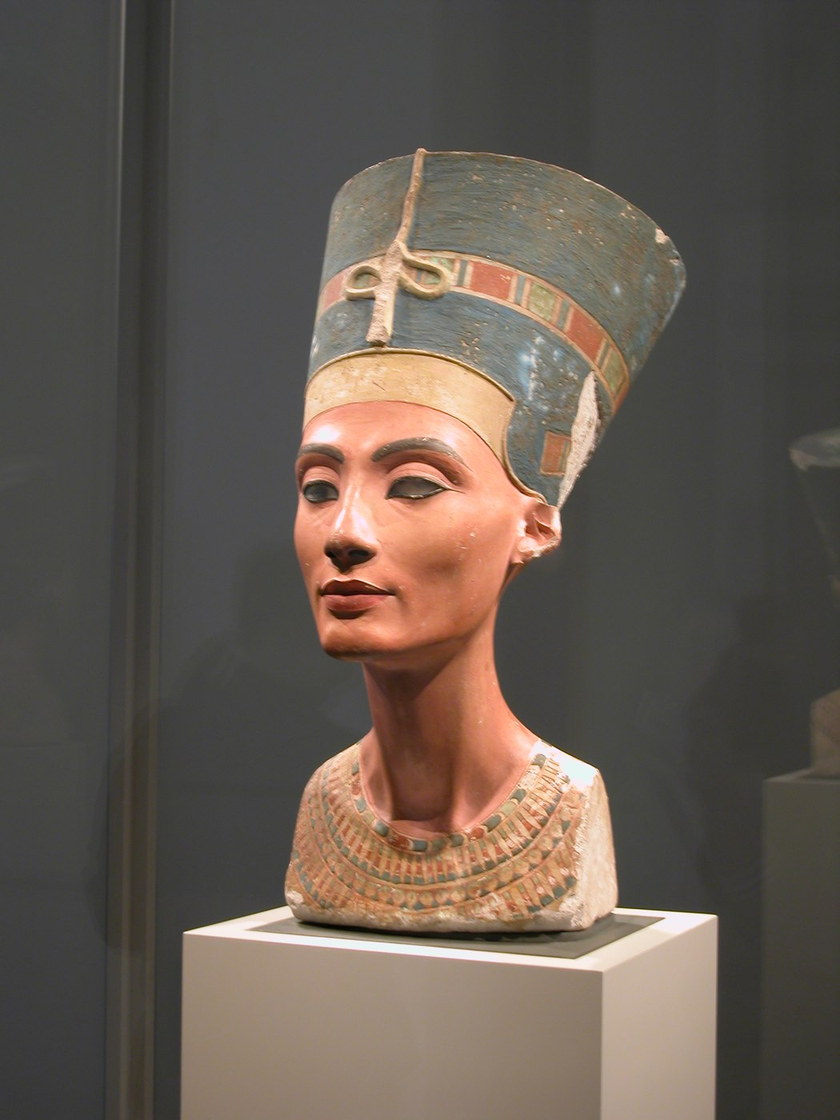 Buste de Néfertiti, atelier de Thoutmôsis, vers 1345 av. J.-C. - Neues Museum, Berlin