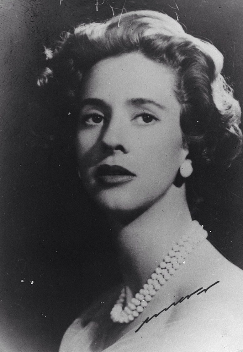Fabiola, reine des Belges, au triple rang de perles, 1960
