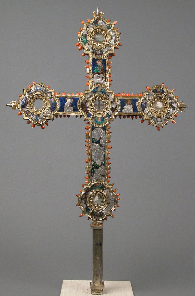 Croix-reliquaire, argent doré, émaux et corail - orfèvrerie médiévale, The Met, New York